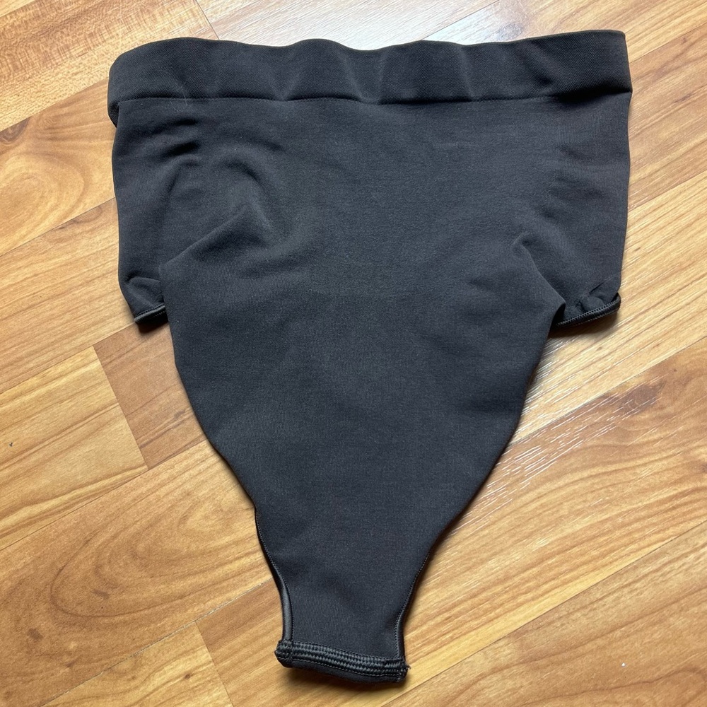 SKIMS SEAMLESS SCULPT MID WAIST THONG NWOT - COCOA